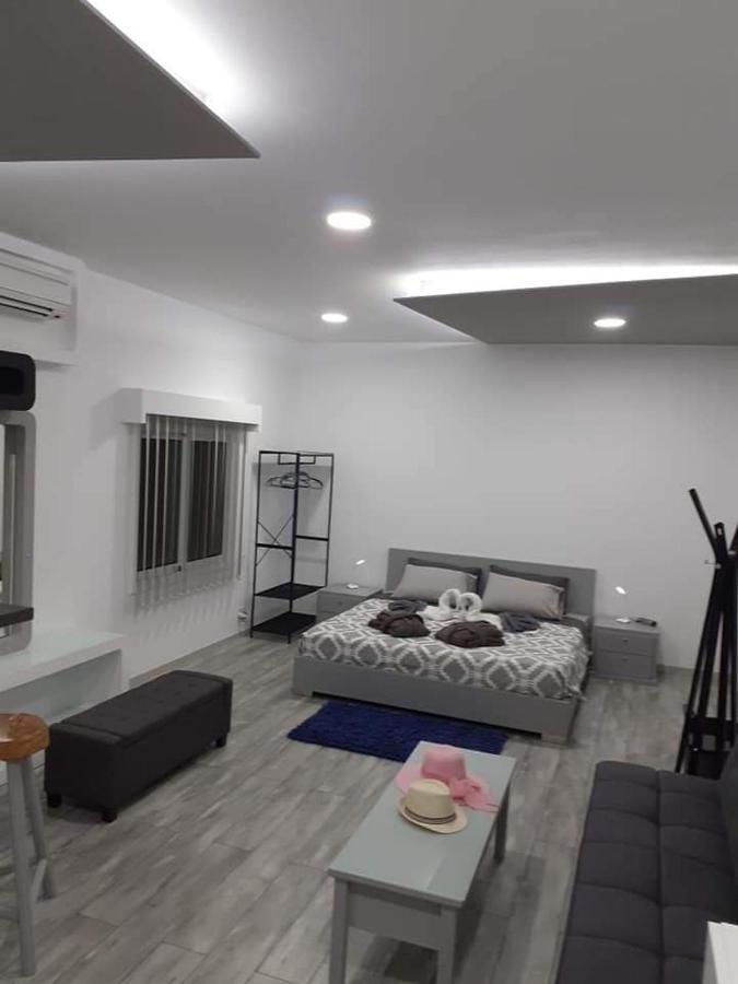 DELUXE YIOTA`S STUDiO ! Klorakas Exterior foto